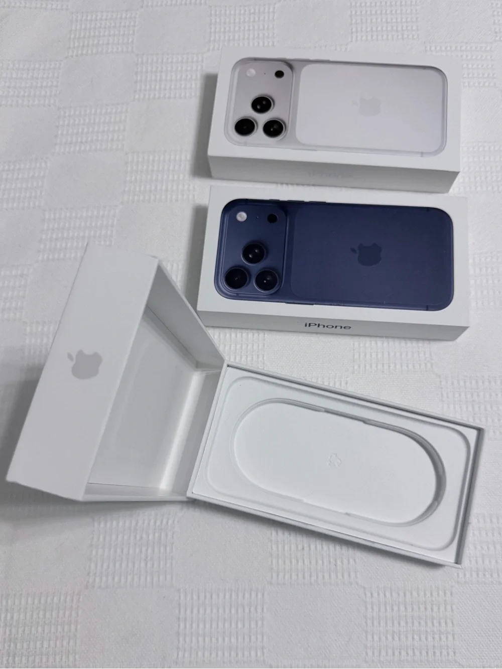 17 Pro Apple iPhone Original Box in Navy Blue and Silver